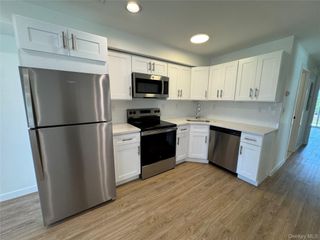 13 Park Avenue, Wallkill, NY 12589