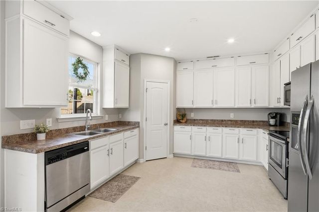 438 Shady Grove Court, Winston-salem, NC 27103