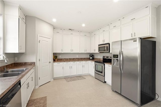438 Shady Grove Court, Winston-salem, NC 27103