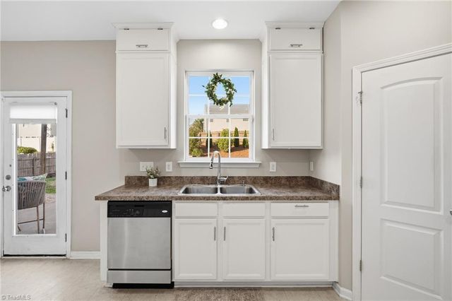 438 Shady Grove Court, Winston-salem, NC 27103