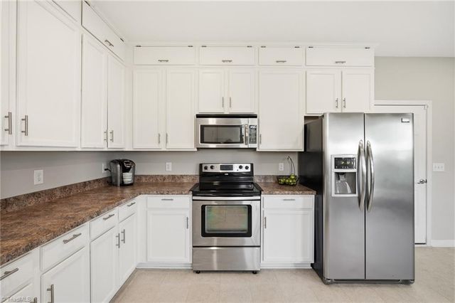 438 Shady Grove Court, Winston-salem, NC 27103