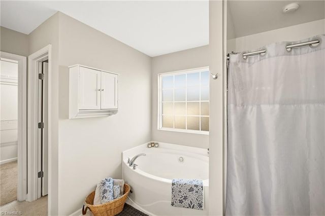 438 Shady Grove Court, Winston-salem, NC 27103