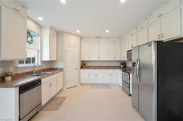 438 Shady Grove Court, Winston-salem, NC 27103