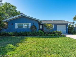 2772 Bayview DR, Naples, FL 34112