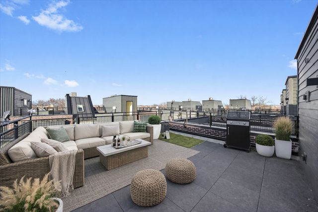 3206 N KEELER Avenue, Chicago, IL 60641