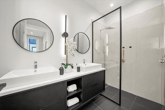 3206 N KEELER Avenue, Chicago, IL 60641