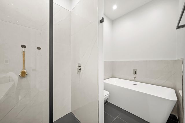 3206 N KEELER Avenue, Chicago, IL 60641