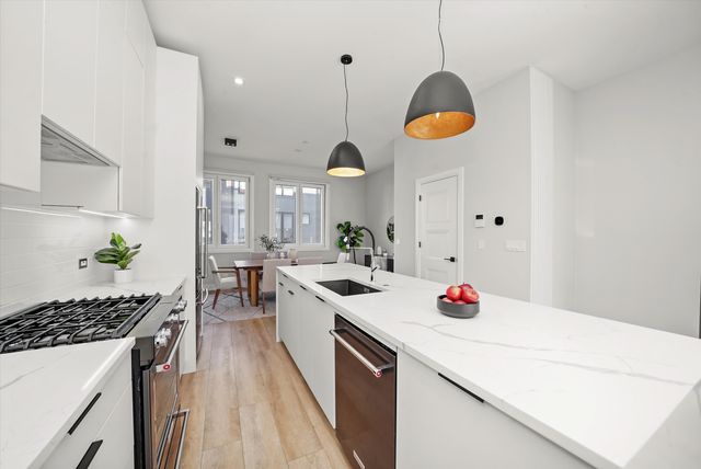 3206 N KEELER Avenue, Chicago, IL 60641