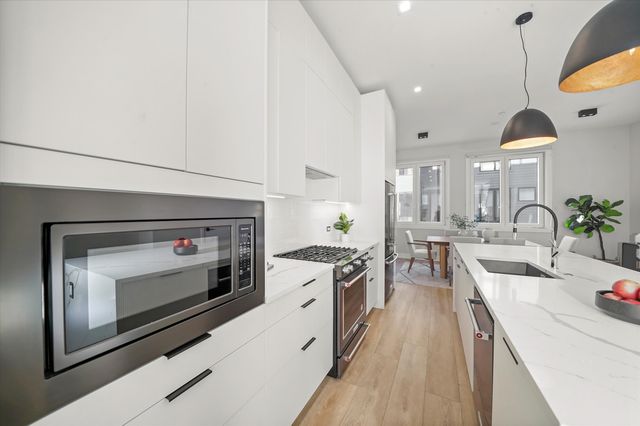 3206 N KEELER Avenue, Chicago, IL 60641