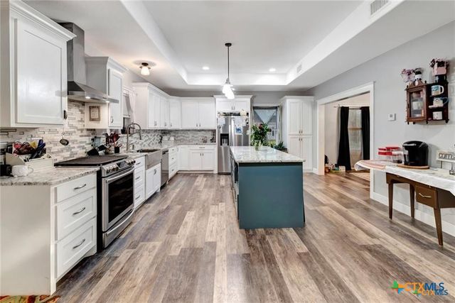 114 S WASHINGTON, El Campo, TX 77437