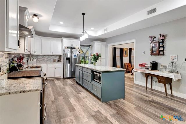 114 S WASHINGTON, El Campo, TX 77437