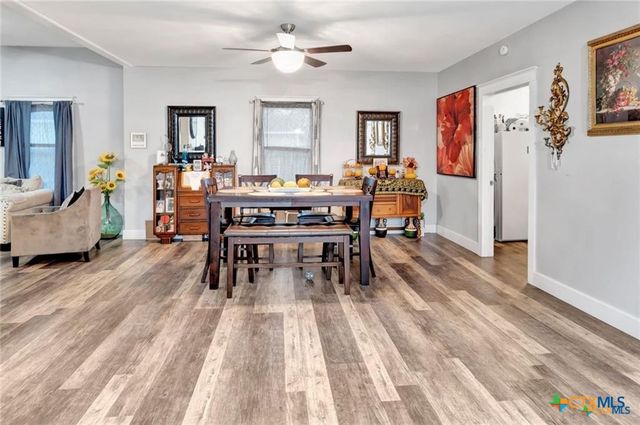 114 S WASHINGTON, El Campo, TX 77437