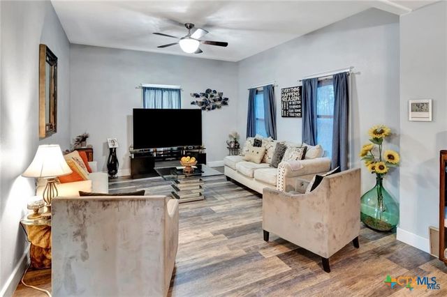 114 S WASHINGTON, El Campo, TX 77437