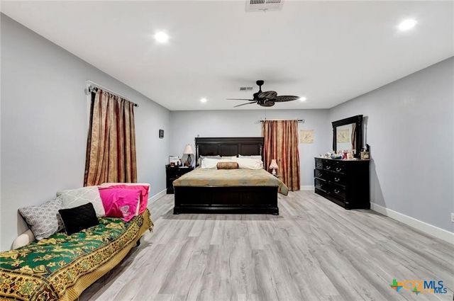 114 S WASHINGTON, El Campo, TX 77437