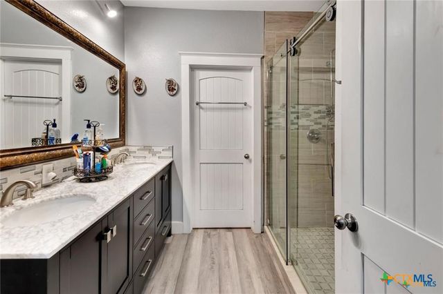 114 S WASHINGTON, El Campo, TX 77437