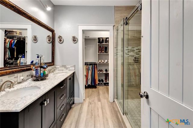 114 S WASHINGTON, El Campo, TX 77437