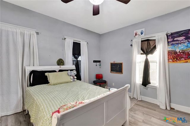 114 S WASHINGTON, El Campo, TX 77437