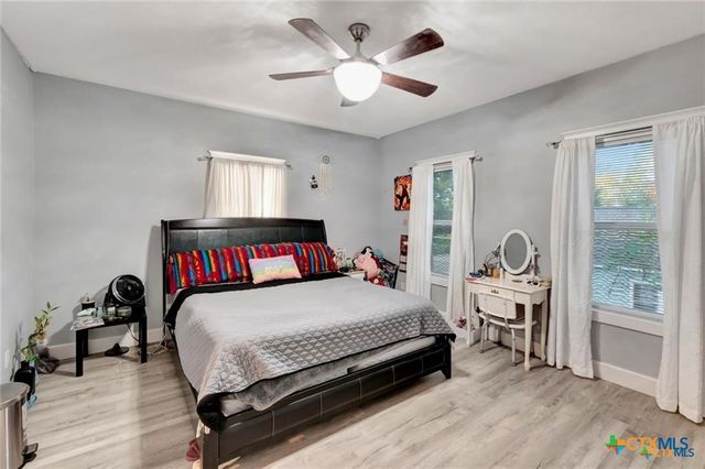 114 S WASHINGTON, El Campo, TX 77437