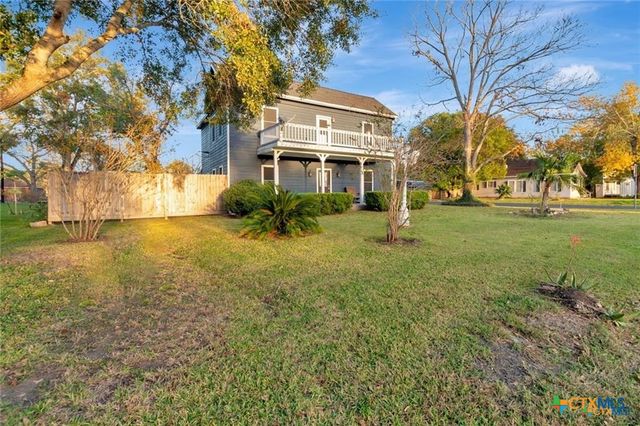 114 S WASHINGTON, El Campo, TX 77437