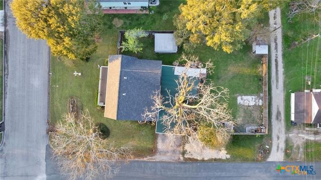 114 S WASHINGTON, El Campo, TX 77437