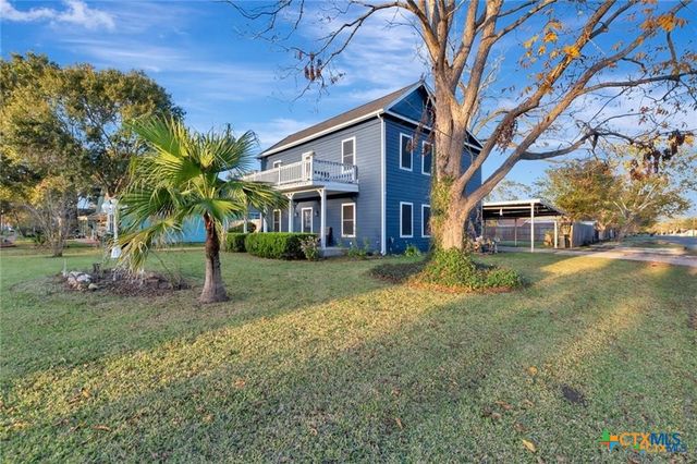 114 S WASHINGTON, El Campo, TX 77437