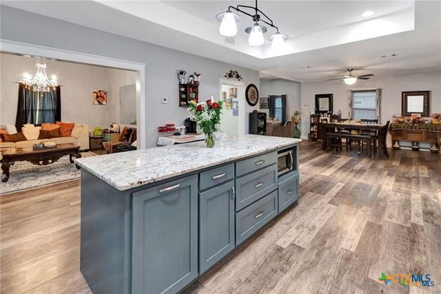 114 S WASHINGTON, El Campo, TX 77437