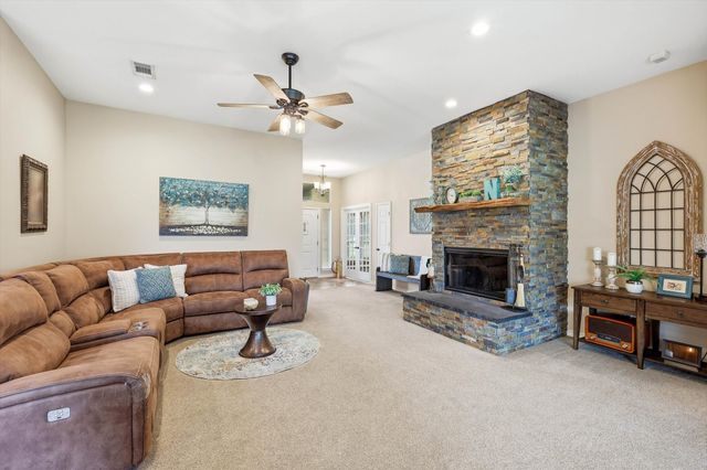 312 Lakeside Oaks Circle, Lakeside, TX 76135