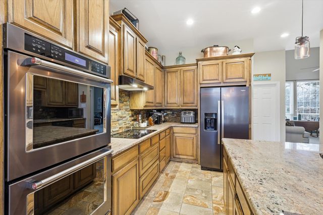 312 Lakeside Oaks Circle, Lakeside, TX 76135