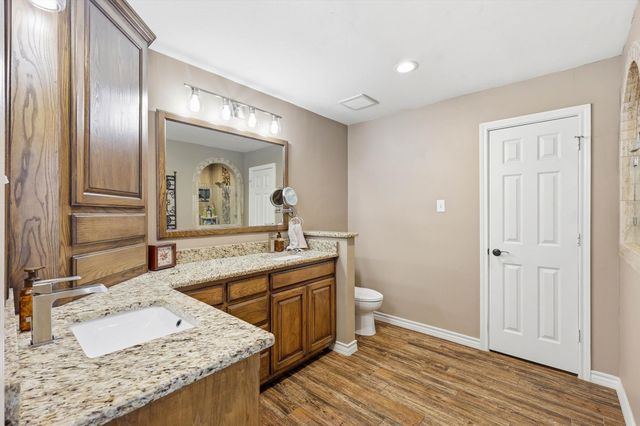 312 Lakeside Oaks Circle, Lakeside, TX 76135