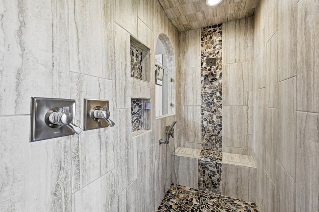 312 Lakeside Oaks Circle, Lakeside, TX 76135