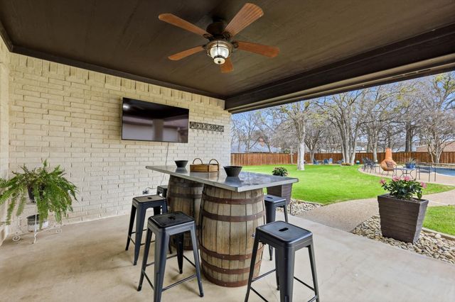 312 Lakeside Oaks Circle, Lakeside, TX 76135