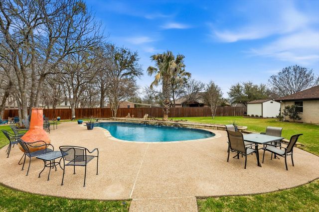 312 Lakeside Oaks Circle, Lakeside, TX 76135