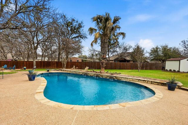 312 Lakeside Oaks Circle, Lakeside, TX 76135