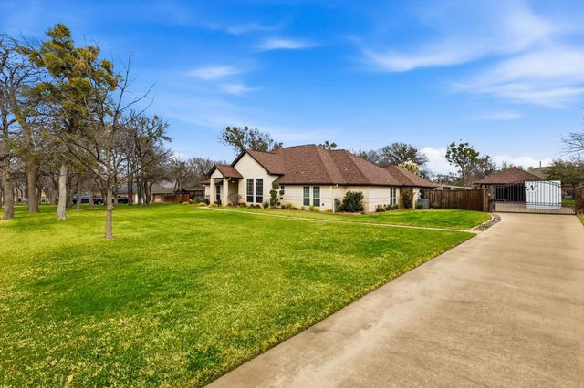 312 Lakeside Oaks Circle, Lakeside, TX 76135