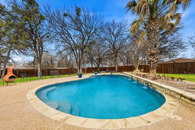 312 Lakeside Oaks Circle, Lakeside, TX 76135