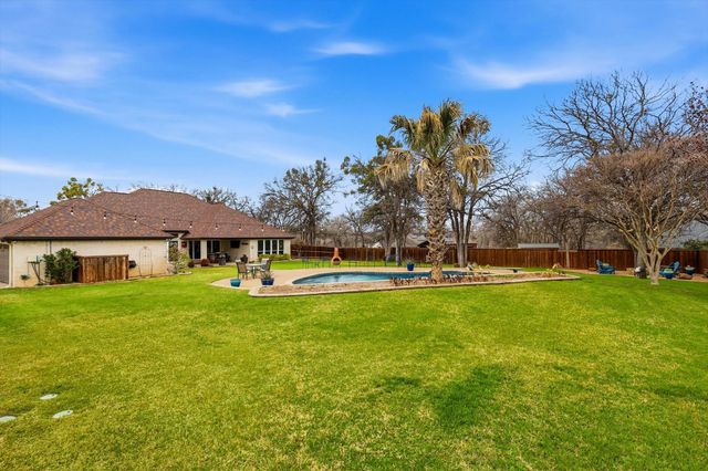 312 Lakeside Oaks Circle, Lakeside, TX 76135