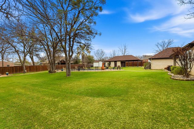 312 Lakeside Oaks Circle, Lakeside, TX 76135