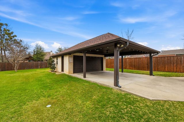 312 Lakeside Oaks Circle, Lakeside, TX 76135