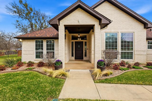 312 Lakeside Oaks Circle, Lakeside, TX 76135