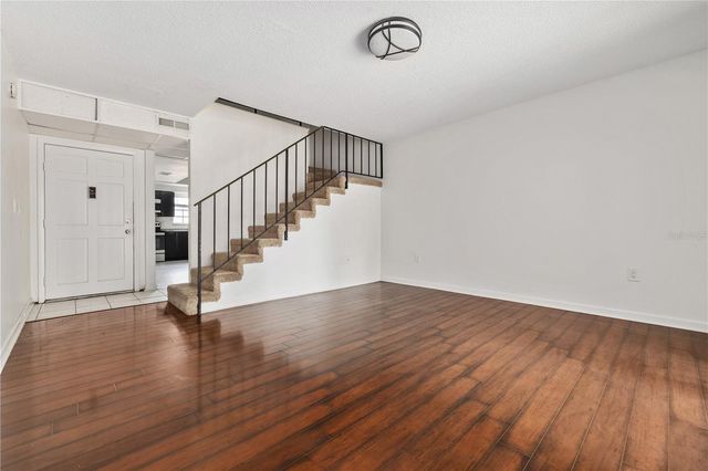 14414 REUTER STRASSE CIRCLE 212, Tampa, FL 33613