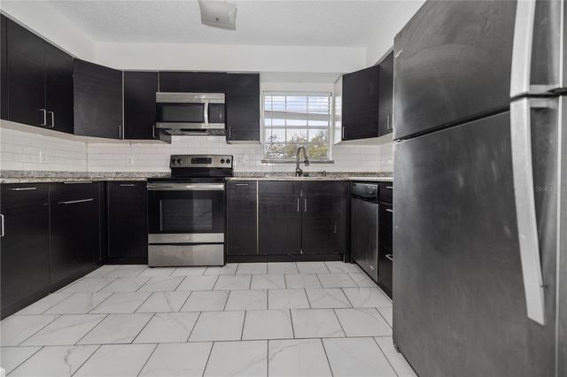 14414 REUTER STRASSE CIRCLE 212, Tampa, FL 33613