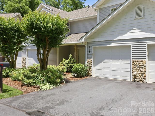 135 Ewarts Pond Road, Hendersonville, NC 28739