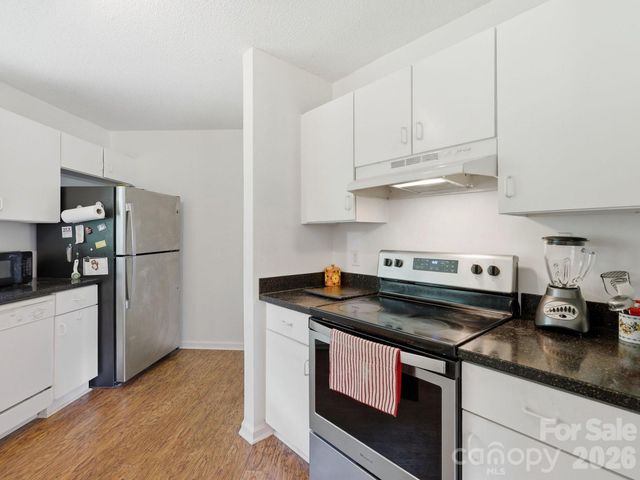 135 Ewarts Pond Road, Hendersonville, NC 28739