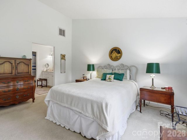 135 Ewarts Pond Road, Hendersonville, NC 28739