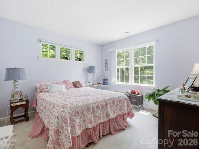 135 Ewarts Pond Road, Hendersonville, NC 28739