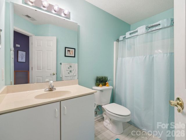 135 Ewarts Pond Road, Hendersonville, NC 28739