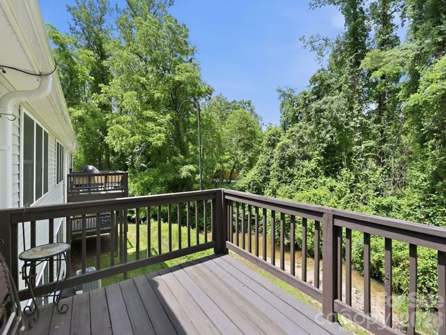 135 Ewarts Pond Road, Hendersonville, NC 28739