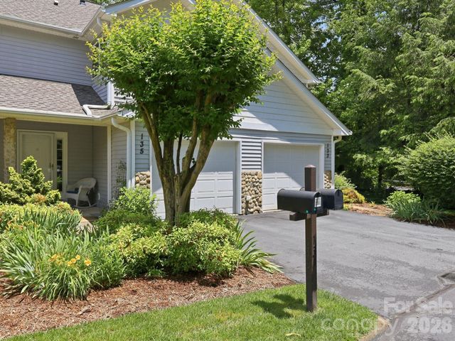 135 Ewarts Pond Road, Hendersonville, NC 28739