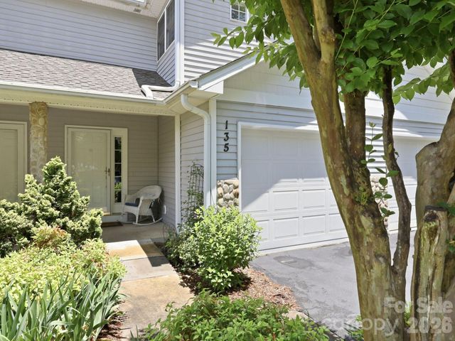 135 Ewarts Pond Road, Hendersonville, NC 28739