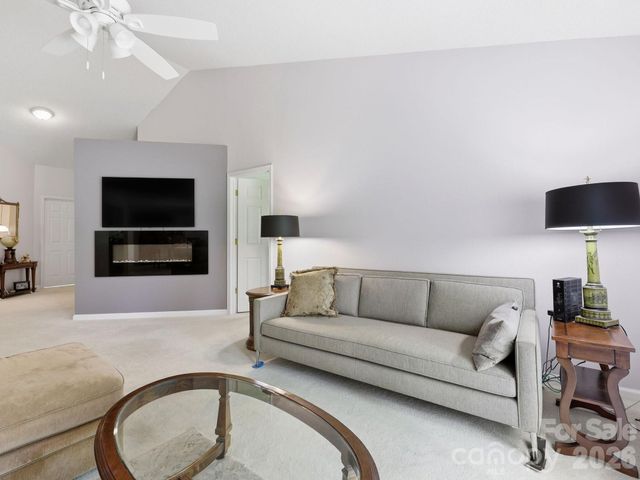 135 Ewarts Pond Road, Hendersonville, NC 28739